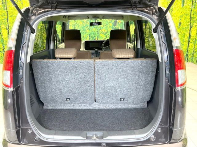 ���i�̂���������ʋ΁A���}���ɏ\���ȉ׎��X�y�[�X���m�ۂ��Ă���܂��B�Z�J���h�V�[�g��|���ƁA�傫�ȉו��̐ύڂ��\�ł���