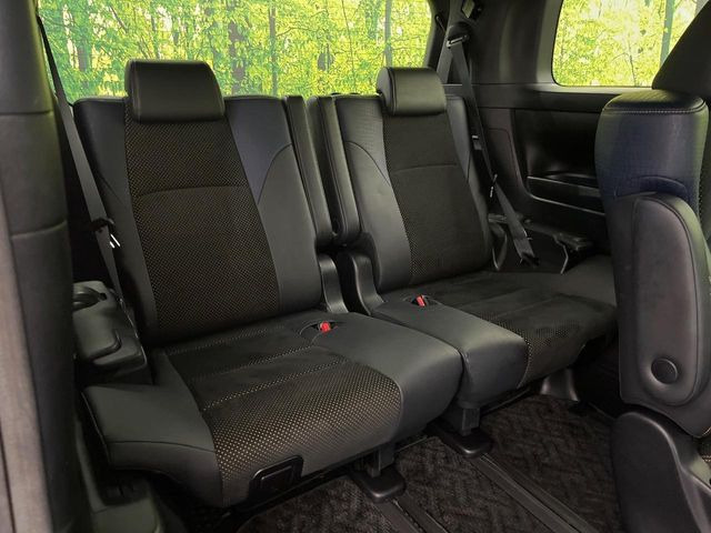 3列目シートはもちろん状態良好☆大人でもゆったりと座って頂けますので、大人数でのお出かけもラクラクです♪ご家族で、気の知れた仲間で、ドライブに行くのが楽しみですね♪