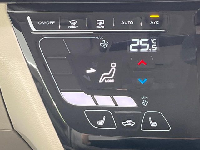 【シートヒーター】寒い日に重宝するシートヒーター!エアコンより早く温まってくれるので寒がりの人も安心ですね♪エアコンの温風は乾燥するから苦手、という方にもをおすすめです。