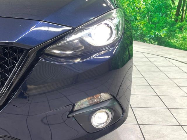 【HIDヘッドライト】非常に明るく前方を照らしてくれるので、悪天候や夜間の走行時も視界良好で安心してお乗りいただけます。