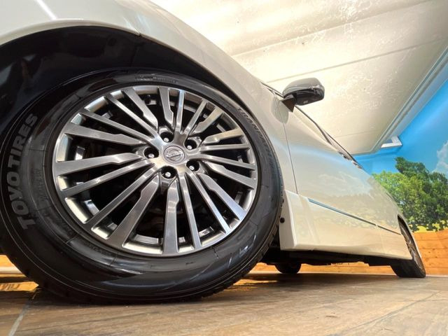 �y����18�C���`�A���~�z�C�[���z�O�ςɃ}�b�`���������A���~�z�C�[���𑕒����Ă���܂��B�e��ЊO�A���~�z�C�[����A�X�^�b�h���X�^�C�����戵�����Ă���܂��B���񂲑��k����������