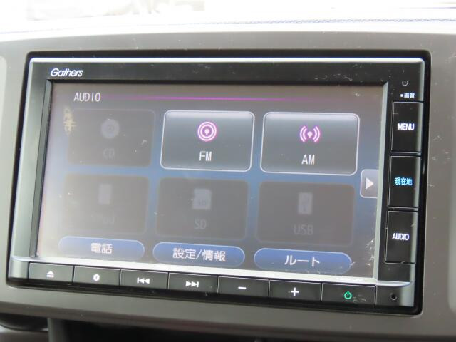 CD�E���W�I�EiPod�ڑ��𑕔����Ă܂�! �h���C�u�Ɍ������Ȃ��@�\�ł��l