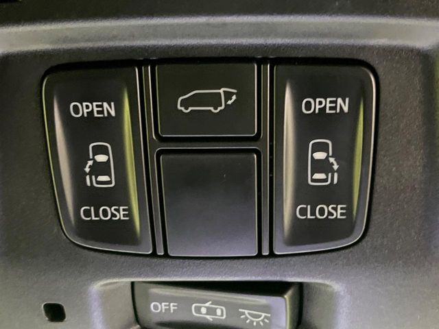 【両側パワースライドドア】スマートキーや運転席のスイッチで後席両側スライドドアの開閉が可能♪電動だから力を入れてドアを開ける必要が無く、小さなお子様でも簡単に開け閉めでき快適です♪