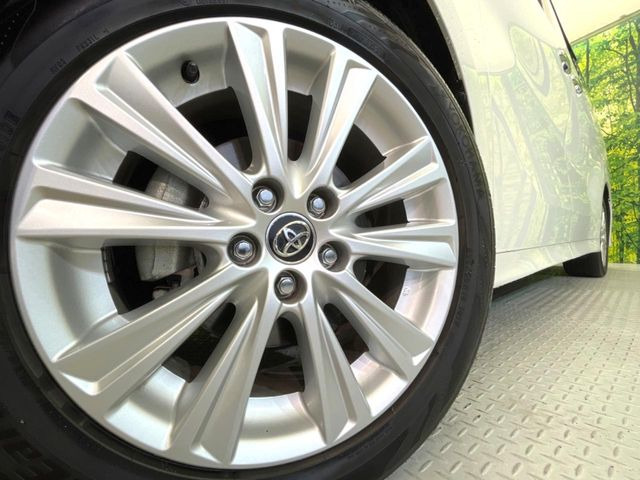 【純正アルミホイール】外観にマッチした純正アルミホイールを装着しております。各種社外アルミホイールや、スタッドレスタイヤも取扱いしております。是非ご相談ください♪