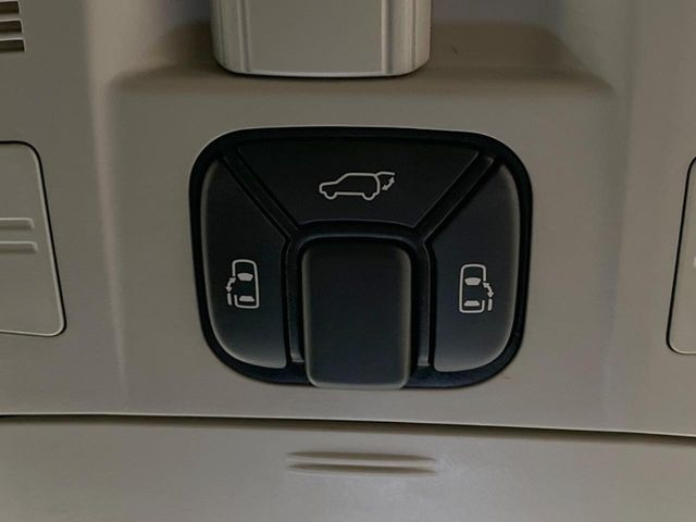 �y�����X���C�h�h�A�z���ԏ�ŗׂ̎ԂƂ̊Ԋu���������ɂ������A�X���C�h�h�A�Ȃ���S!�h�A�I�[�v������������炸�A�J�������L���̂ŏ��~�肪�Ƃ��Ă��ȒP�ł��B�傫�ȉו��̏o���������Ȃ���\��