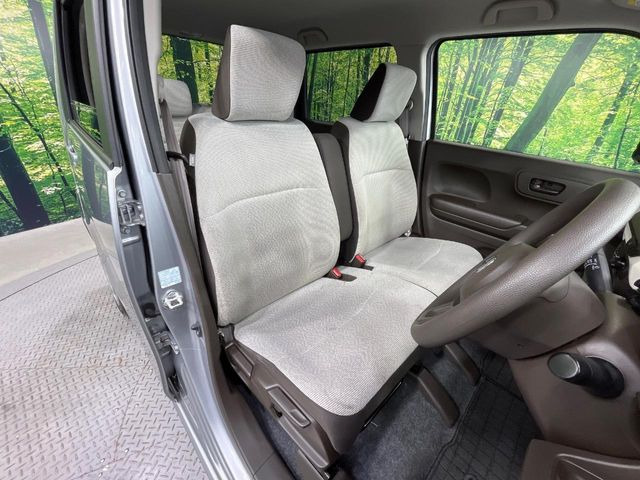 運転席シート廻りは使用感も少なく、良好な状態となっています。丁寧に使われていたことがよくわかりますね。