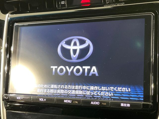 【純正大画面ナビ】人気の大型9インチナビを装備。存在感のある大画面はインパクト大!ナビ利用時のマップ表示は見やすく、テレビやDVDは臨場感がアップ!いつものドライブがグッと楽しくなります♪