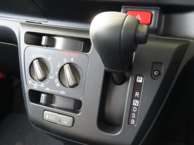 よく触れる部分も綺麗に清掃済みですっ!!