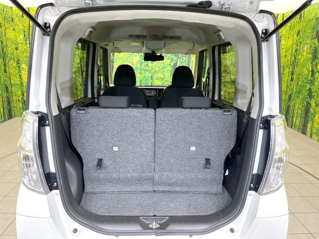 ���i�̂���������ʋ΁A���}���ɏ\���ȉ׎��X�y�[�X���m�ۂ��Ă���܂��B�Z�J���h�V�[�g��|���ƁA�傫�ȉו��̐ύڂ��\�ł���