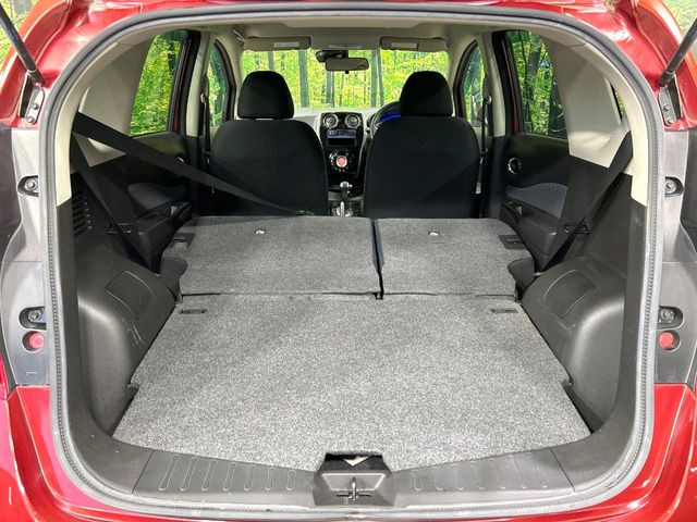 普段のお買い物や通勤、送迎等に十分な荷室スペースを確保しております。セカンドシートを倒すと、大きな荷物の積載も可能です♪