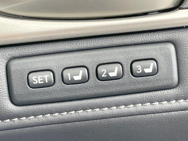 【メモリー機能付きパワーシート】ドライバーごとに設定したシート位置を記憶して、ボタン一つで切り替えできる便利な機能!運転する方が複数名いらっしゃるご家庭におすすめです♪