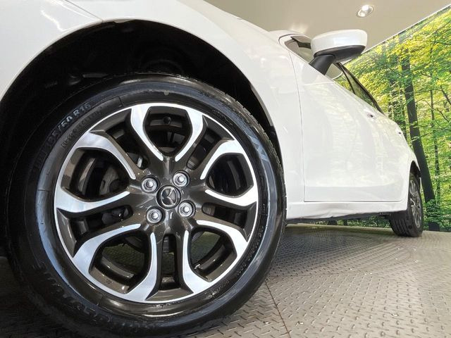 �y����16�C���`�A���~�z�C�[���z�O�ςɃ}�b�`���������A���~�z�C�[���𑕒����Ă���܂��B�e��ЊO�A���~�z�C�[����A�X�^�b�h���X�^�C�����戵�����Ă���܂��B���񂲑��k����������