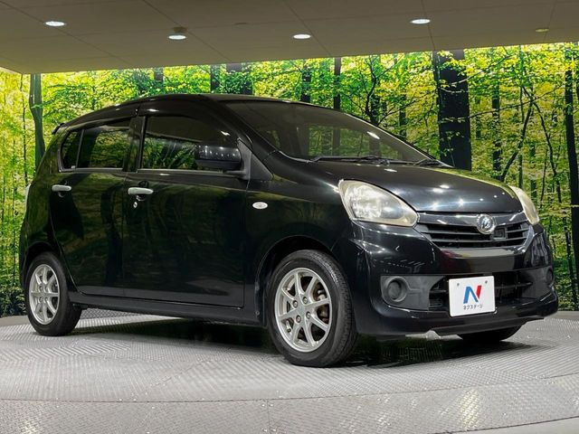 高透明度のガラス皮膜で撥水はもちろん、上質なツヤ・光沢を実現。紫外線や酸性雨から大切な愛車を保護し、色あせ・劣化を防止。「弾スプラッシュコート」、「弾プリミッサコート」からお選びいただけます。