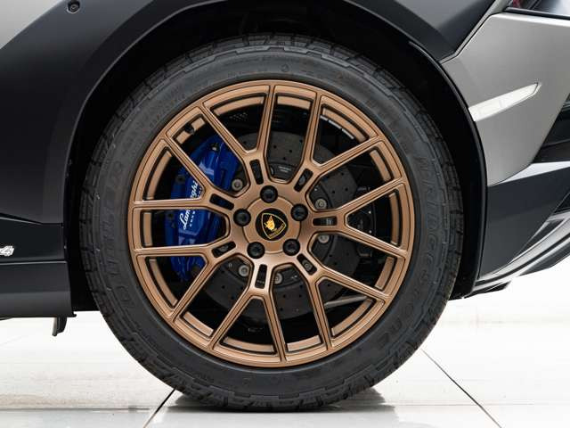 ���X�͍����A���Ԑ��X�����炱�������ɗ͂����Ă��܂��B�J�X�^���˗��͂��Ƃ��e��R�[�f�B���O��Ƃ�Ԍ������ȂǁA���������̂��q�l���炨�₢���킹������A���p���𒸂��Ă���܂��B