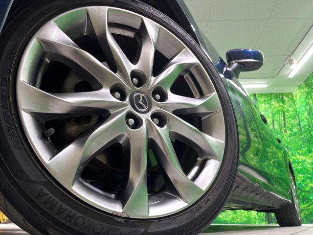 【純正18インチアルミホイール】外観にマッチした純正アルミホイールを装着しております。各種社外アルミホイールや、スタッドレスタイヤも取扱いしております。是非ご相談ください♪