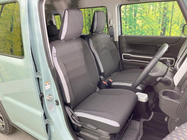 運転席シート廻りは使用感も少なく、良好な状態となっています。丁寧に使われていたことがよくわかりますね。