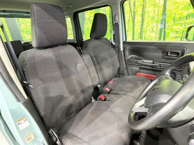 運転席シート廻りは使用感も少なく、良好な状態となっています。丁寧に使われていたことがよくわかりますね。