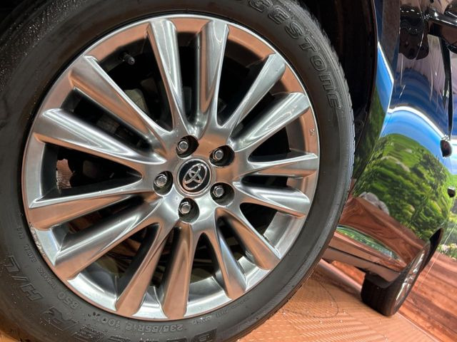 �y����18�C���`�A���~�z�C�[���z�O�ςɃ}�b�`���������A���~�z�C�[���𑕒����Ă���܂��B�e��ЊO�A���~�z�C�[����A�X�^�b�h���X�^�C�����戵�����Ă���܂��B���񂲑��k����������