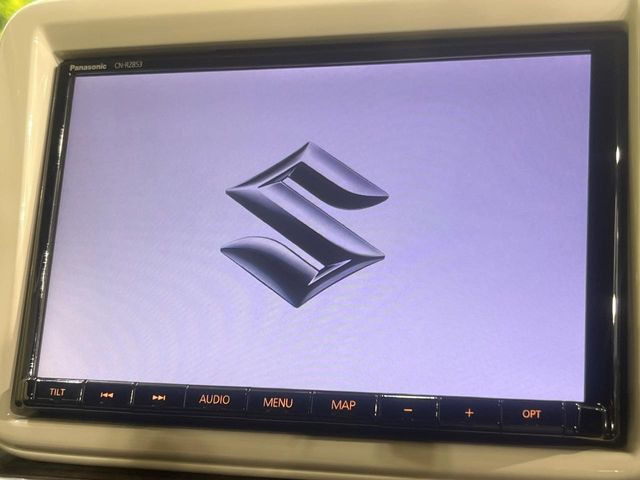 【純正8型ナビ】人気の純正ナビを装備しております。ナビの使いやすさはもちろん、オーディオ機能も充実!キャンプや旅行はもちろん、通勤や買い物など普段のドライブも楽しくなるはず♪