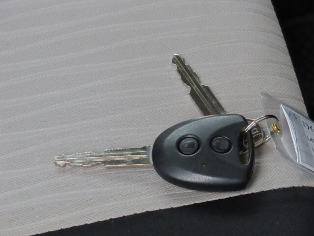 キーレスキーエントリーで車外からドアの開閉も楽チンですネ