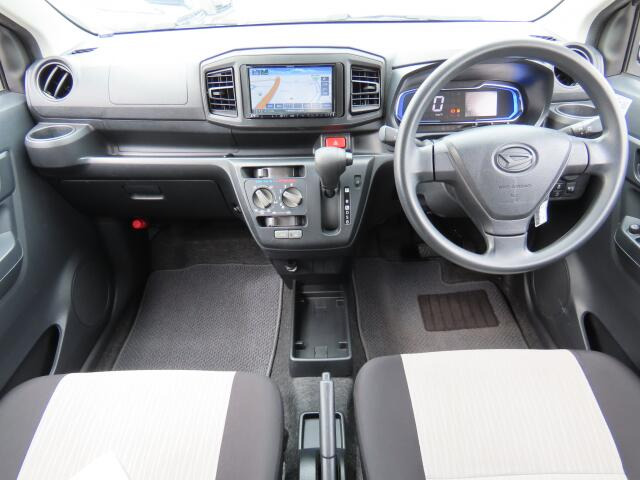 車内は専門業者にて室内クリーニング施工済みなので、大変清潔です。オリックス自動車ではみなさまに快適なドライブをお約束します。