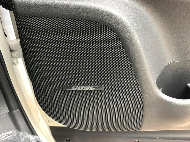 �yBOSE�T�E���h�V�X�e���z���[�J�[�I�v�V�����̍��i�ʃT�E���h�V�X�e���𓋍ځB��p�̃`���[�j���O���{���ꂽ�召�l�X�ȃX�s�[�J�[����ǎ��ȃT�E���h���t�ł��A�Տꊴ���ӂ�鉹����Ԃ����o���܂��B