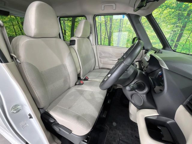 運転席シート廻りは使用感も少なく、良好な状態となっています。丁寧に使われていたことがよくわかりますね。