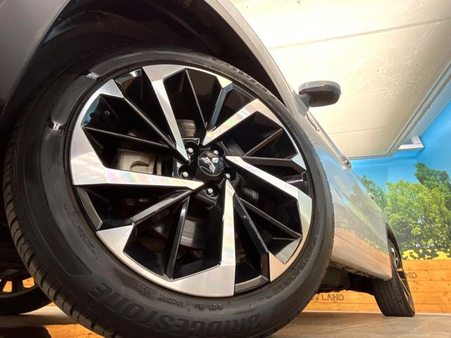 【純正20インチアルミホイール】外観にマッチした純正アルミホイールを装着しております。各種社外アルミホイールや、スタッドレスタイヤも取扱いしております。是非ご相談ください♪