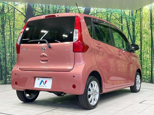 ☆全国のネクステージからお取り寄せが可能※!遠方の店舗に展示してあるクルマが気になる場合も、最寄りの店舗でご覧いただくことが可能です!是非私たちに要望をお聞かせください!※別途費用