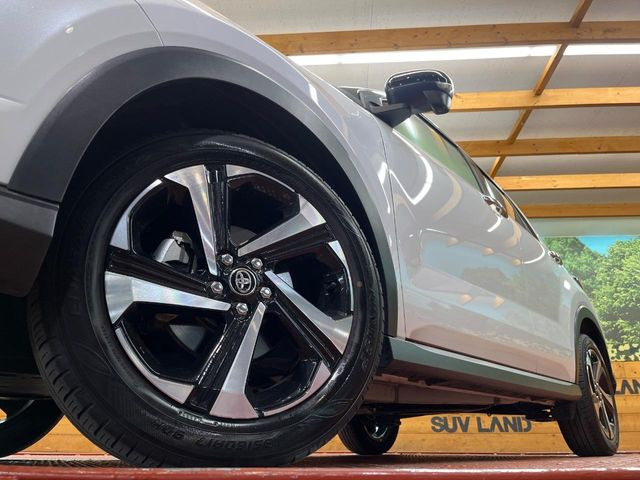 �y����17�C���`�A���~�z�C�[���z�O�ςɃ}�b�`���������A���~�z�C�[���𑕒����Ă���܂��B�e��ЊO�A���~�z�C�[����A�X�^�b�h���X�^�C�����戵�����Ă���܂��B���񂲑��k����������