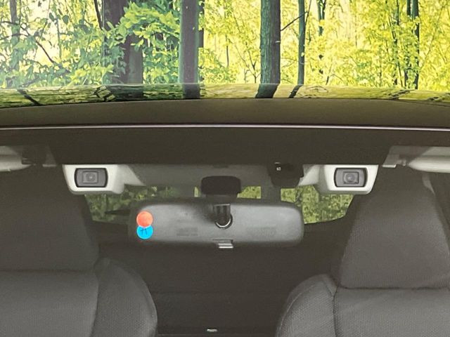 【アイサイト】広角カメラ、レーダーを組み合わせ、衝突の危険があるときのブレーキ制御はもちろん、万が一の際にはハンドル制御もサポートします!