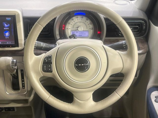 ステアリングも使用感が少なく、きれいな状態となっております♪