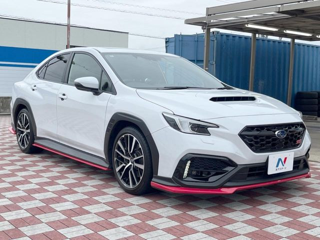 高透明度のガラス皮膜で撥水はもちろん、上質なツヤ・光沢を実現。紫外線や酸性雨から大切な愛車を保護し、色あせ・劣化を防止。「弾スプラッシュコート」、「弾プリミッサコート」からお選びいただけます。