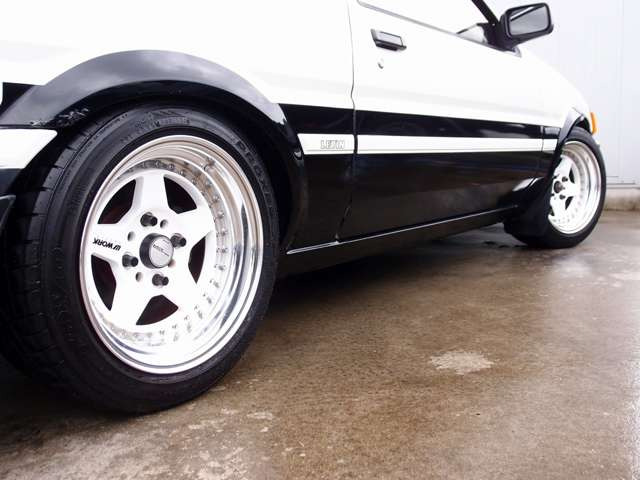 �S���ł��󏭉��l�̍���AE86 3D�n�b�`�o�b�N�̓���!GTAPEX���x�[�X�ɃJ�X�^�����{���G�A�R����R134���g���t�B�b�g�L�b�g�����BDG5�ԍ����AWORK�}�C�X�^�[CR01 15AW�t