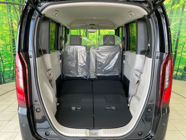 ���i�̂���������ʋ΁A���}���ɏ\���ȉ׎��X�y�[�X���m�ۂ��Ă���܂��B�Z�J���h�V�[�g��|���ƁA�傫�ȉו��̐ύڂ��\�ł���