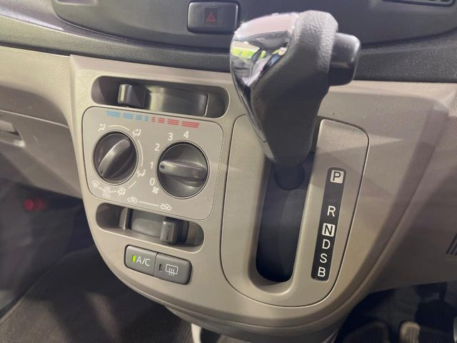 寒い冬も暑い夏も全席に快適な空調を届けてくれる、ダイヤル式エアコンを装備♪