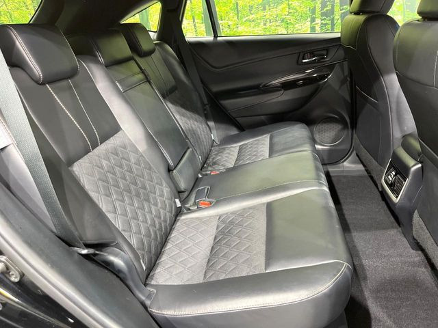 後部座席も気になるようなキズ・汚れやへたり等、大きなダメージはなく、良好な状態です。