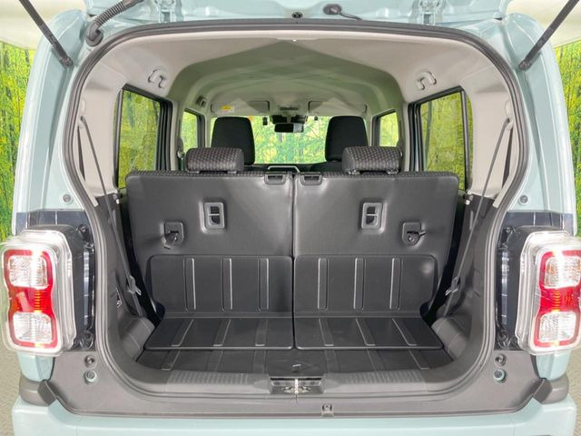 普段のお買い物や通勤、送迎等に十分な荷室スペースを確保しております。セカンドシートを倒すと、大きな荷物の積載も可能です♪