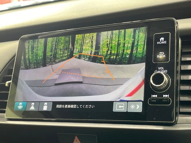【バックカメラ】駐車時に後方がリアルタイム映像で確認できます。大型商業施設や立体駐車場での駐車時や、夜間のバック時に大活躍!運転スキルに関わらず、今や必須となった装備のひとつです!
