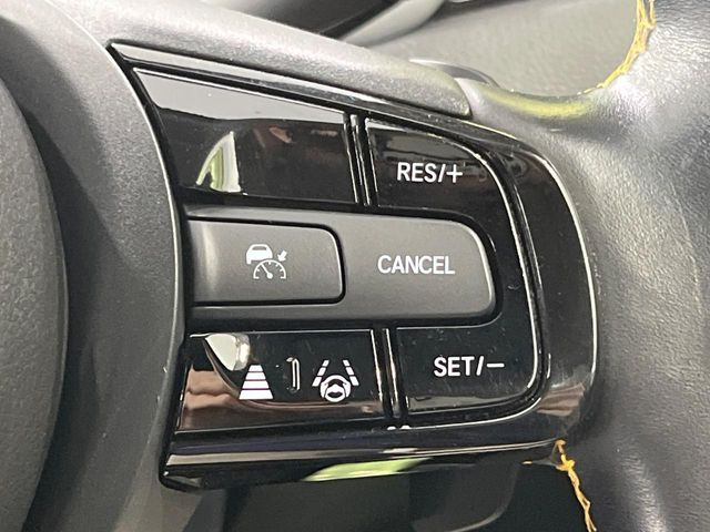 【アダプティブクルーズコントロール】高速道路での長距離走行が楽に!!自動で速度を保つクルーズコントロールが、衝突軽減システムと連携し、前方の車両を感知して車間を保つように速度調節してくれます!!