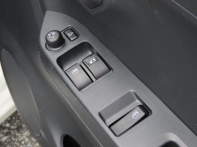 フロントパワーウインドウも毎日のドライブには欠かせません!