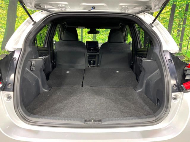 ���i�̂���������ʋ΁A���}���ɏ\���ȉ׎��X�y�[�X���m�ۂ��Ă���܂��B�Z�J���h�V�[�g��|���ƁA�傫�ȉו��̐ύڂ��\�ł���