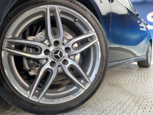 ●純正18インチアルミホイール:輸入車ならではの卓越した走りを支えるホイールと足回りです!日本車の走りに慣れている方にもぜひ体感して頂きたいほど、高いレベルでまとまっています!