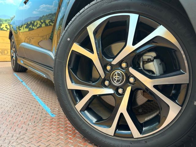 �y����18�C���`�A���~�z�C�[���z�O�ςɃ}�b�`���������A���~�z�C�[���𑕒����Ă���܂��B�e��ЊO�A���~�z�C�[����A�X�^�b�h���X�^�C�����戵�����Ă���܂��B���񂲑��k����������