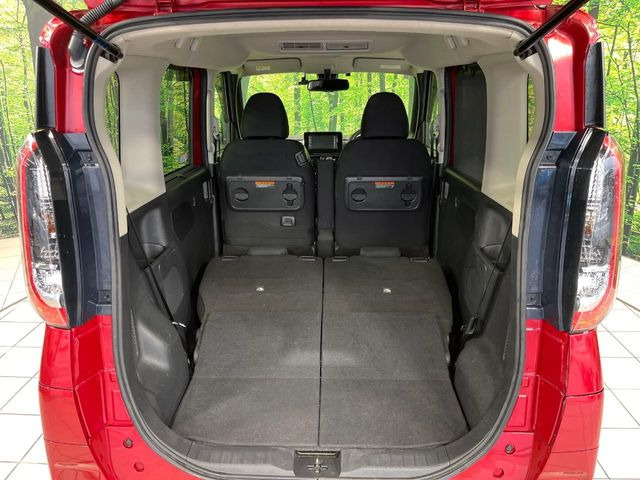 ���i�̂���������ʋ΁A���}���ɏ\���ȉ׎��X�y�[�X���m�ۂ��Ă���܂��B�Z�J���h�V�[�g��|���ƁA�傫�ȉו��̐ύڂ��\�ł���