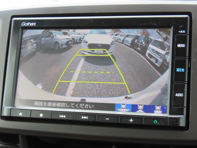 �o�b�N�J�����𑕔����Ă���܂��B���Ԏ��ɑ�ϖ𗧂��܂����^�]�����ȕ��̖����ɂȂ��Ă���܂��B