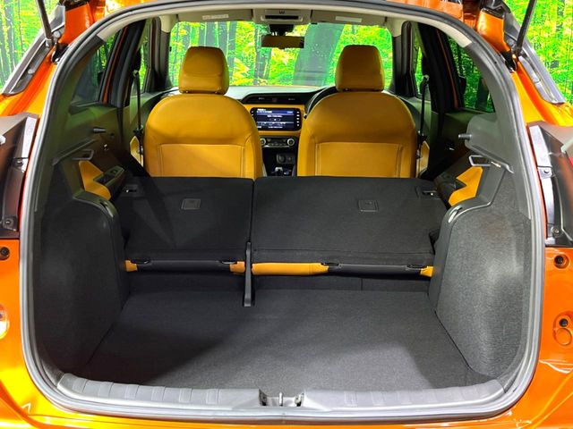 ���i�̂���������ʋ΁A���}���ɏ\���ȉ׎��X�y�[�X���m�ۂ��Ă���܂��B�Z�J���h�V�[�g��|���ƁA�傫�ȉו��̐ύڂ��\�ł���