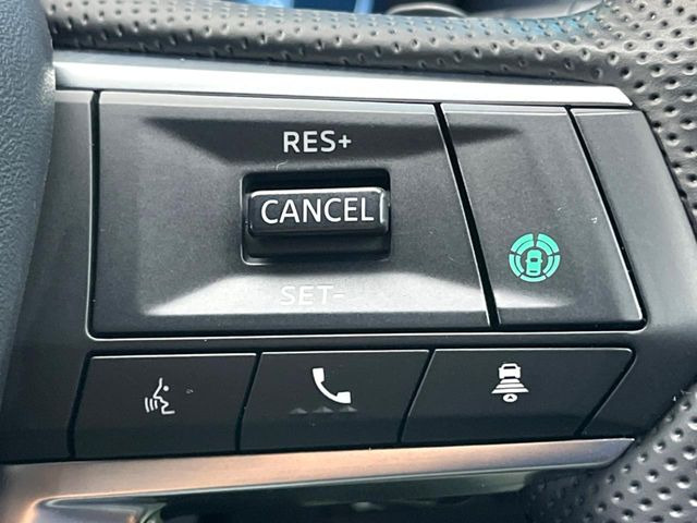 【レーダークルーズコントロール】高速道路での長距離走行が楽に!!自動で速度を保つクルーズコントロールが、衝突軽減システムと連携し、前方の車両を感知して車間を保つように速度調節してくれます!!