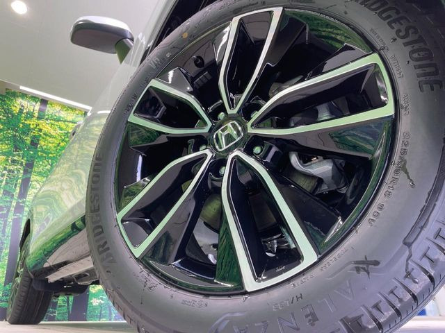 �y����18�C���`�A���~�z�C�[���z�O�ςɃ}�b�`���������A���~�z�C�[���𑕒����Ă���܂��B�e��ЊO�A���~�z�C�[����A�X�^�b�h���X�^�C�����戵�����Ă���܂��B���񂲑��k����������