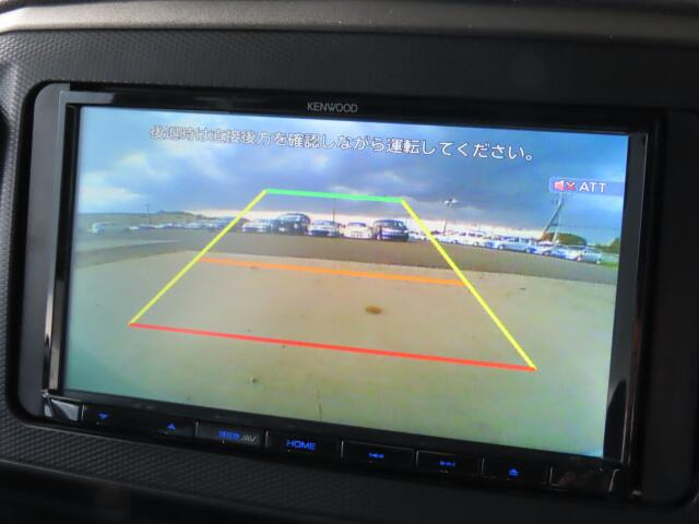 バックカメラを装備しております。駐車時に大変役立ちますよ♪運転が苦手な方の味方になってくれます。